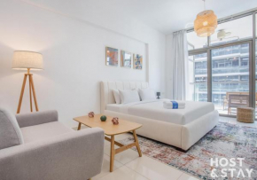 Studio in Golf Vista, Damac Hills - Host & Stay